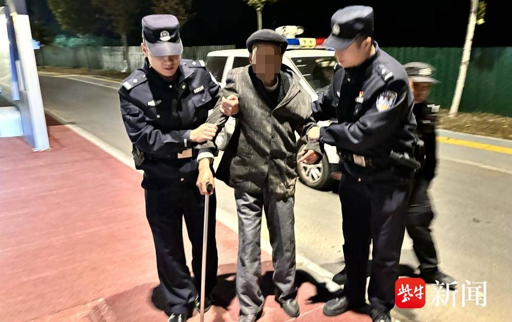 八旬老人溜弯迷路， 警民接力深夜找回