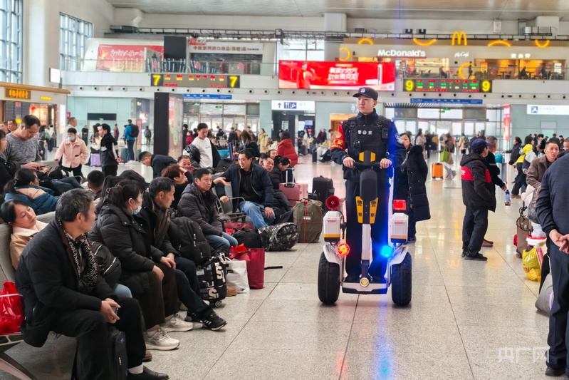 新春走基层｜铁警师徒共护旅客回家路-第3张-热点新闻-河北元硕人力资源服务有限公司