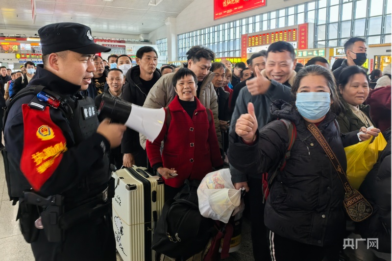 新春走基层｜铁警师徒共护旅客回家路-第1张-热点新闻-河北元硕人力资源服务有限公司