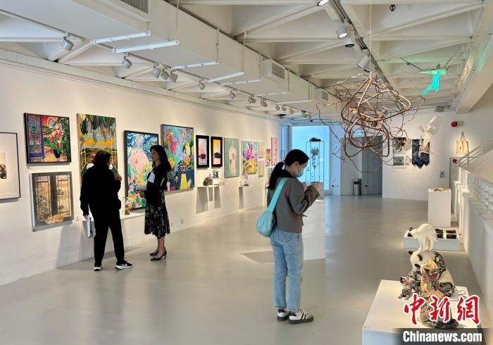 香港展出近350件艺术作品 搭建文化交流桥梁 | 极目新闻