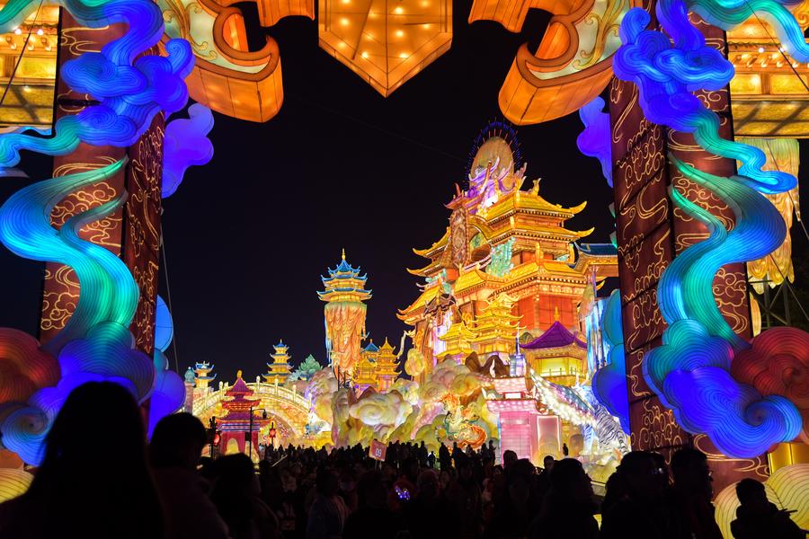 SichuanMosaics | Zigong holds lantern show celebrating the Spring ...