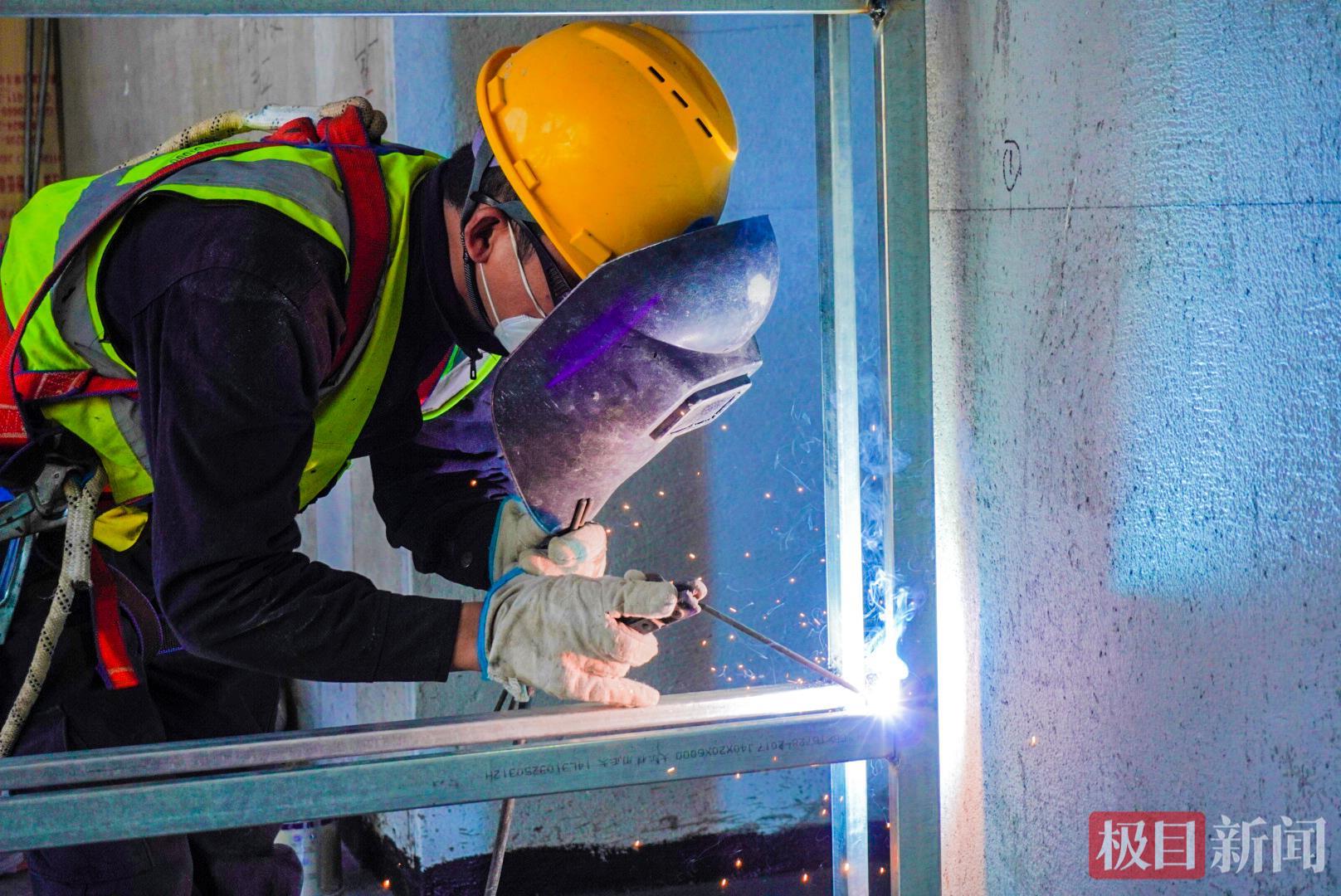 7.焊工:星光璀璨的缝纫师.jpg 7.焊工:星光璀璨的缝纫师.jpg