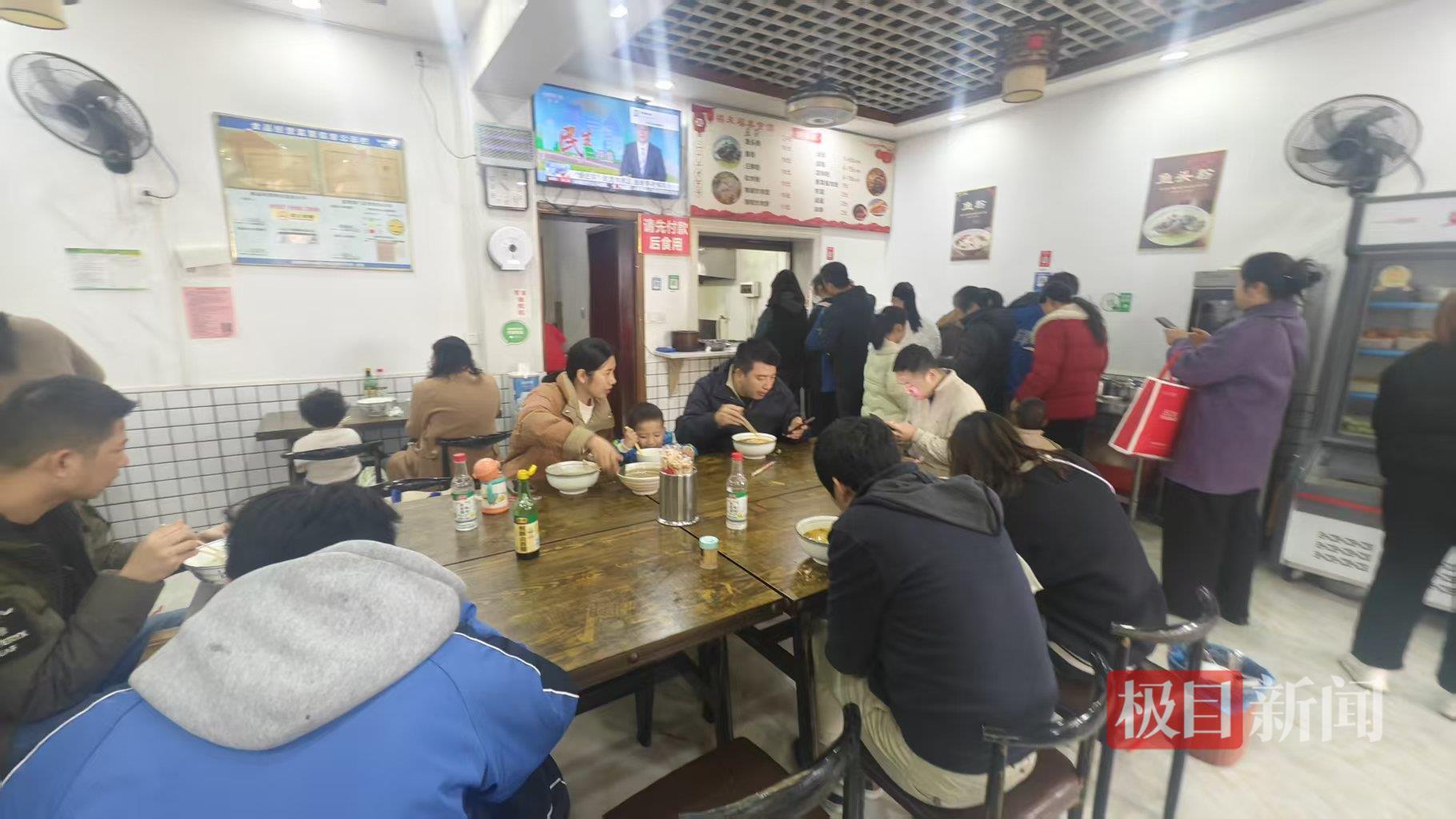 永州商家欢庆湘超夺冠，米粉与奶茶的盛宴