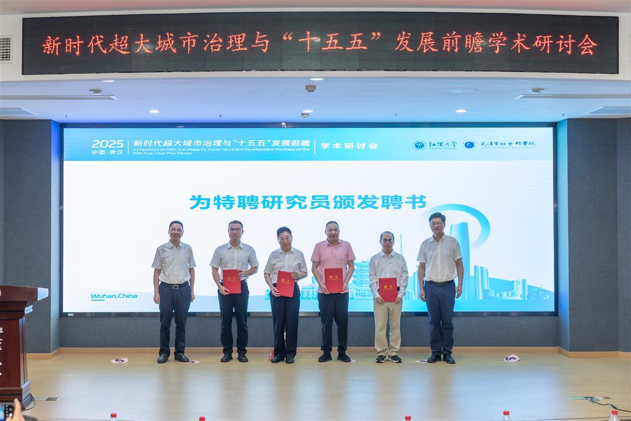 颁发证书.jpg 颁发证书.jpg