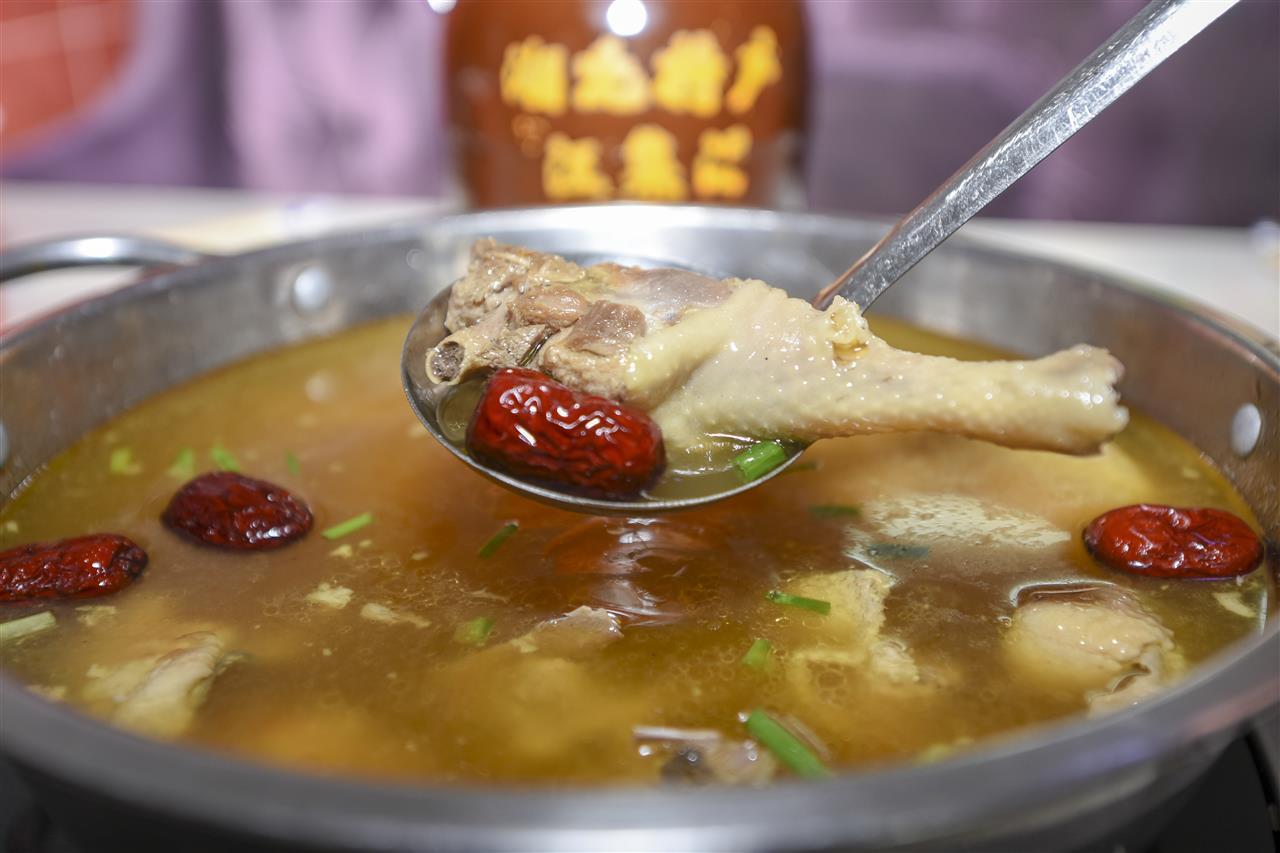 汪集鸡汤 叶东辉 摄.jpg