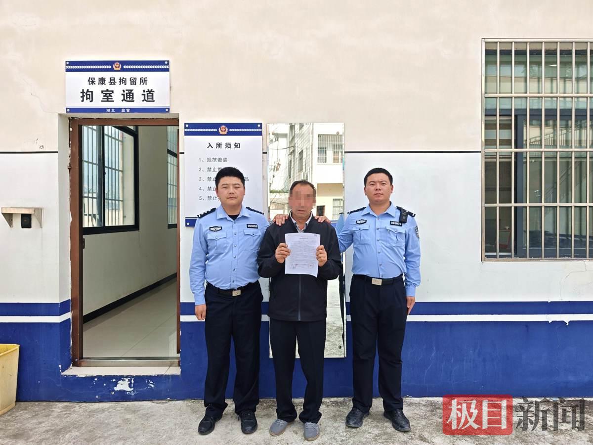 图1：民警在送李某执行行政拘留。.jpg