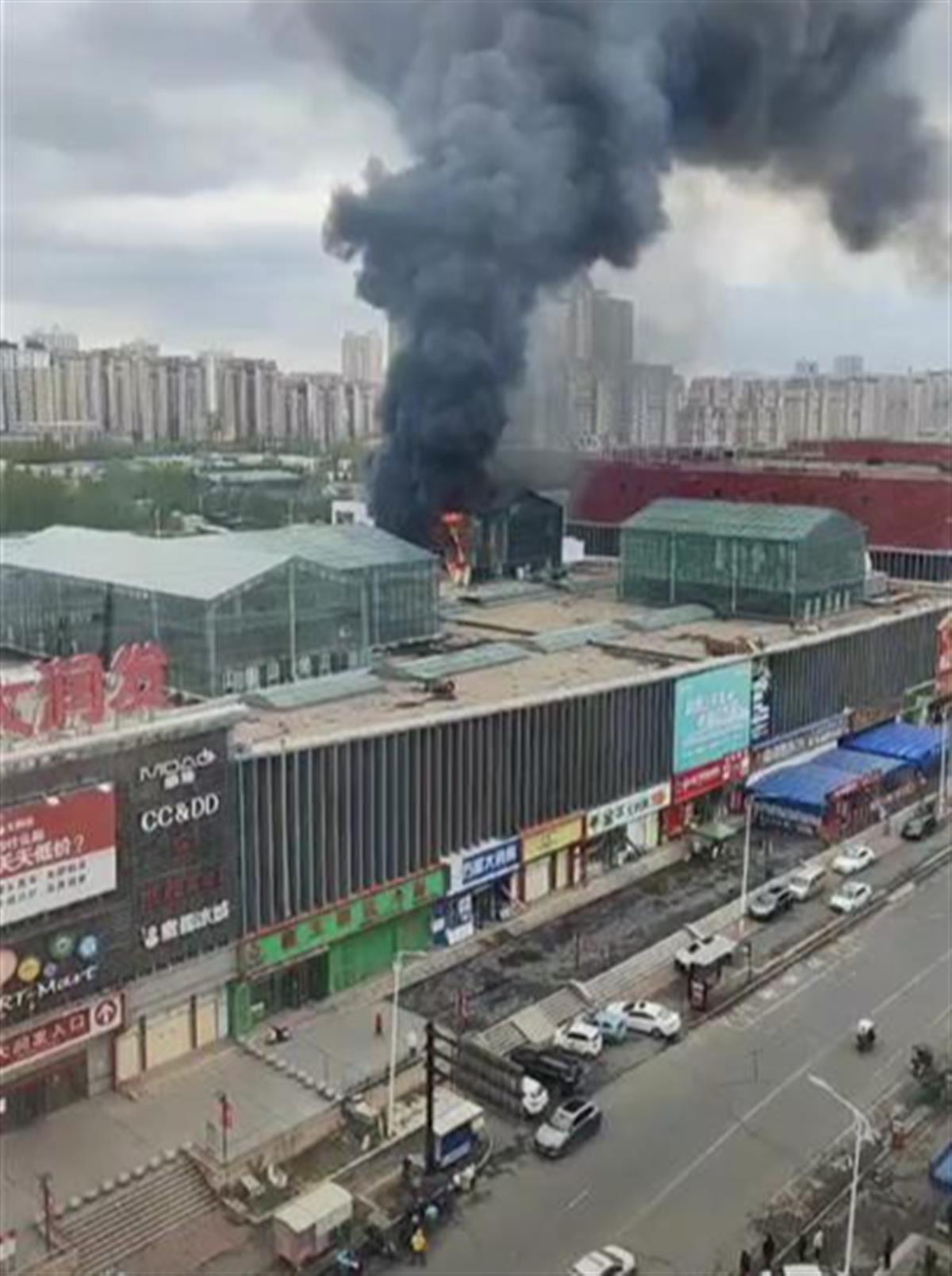 吉林市昌邑区一商场突发起火，官方：目前无人员伤亡
