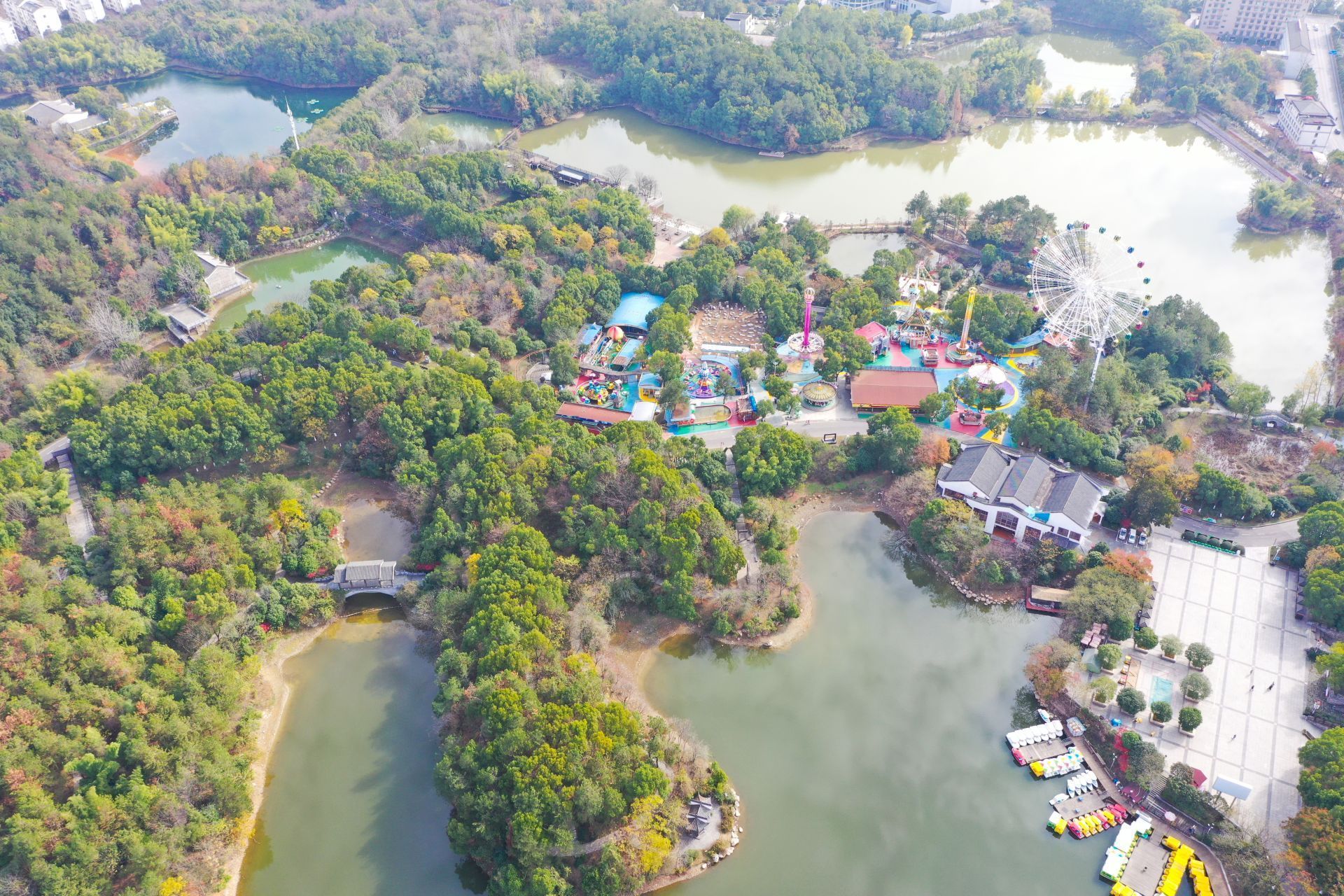 湖北咸宁：十六潭公园冬景美如画 | 极目新闻