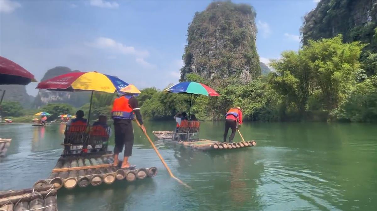 桂林一筏工多次向游客索要红包，景区：严禁这类行为，正在排查此人 | 极目新闻