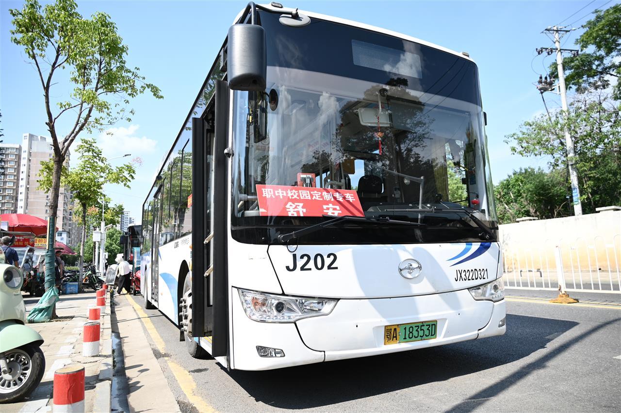 江夏2.jpg 江夏2.jpg