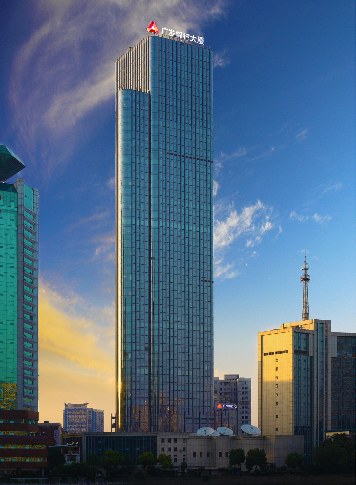 广发银行武汉分行大楼图.jpg 广发银行武汉分行大楼图.jpg