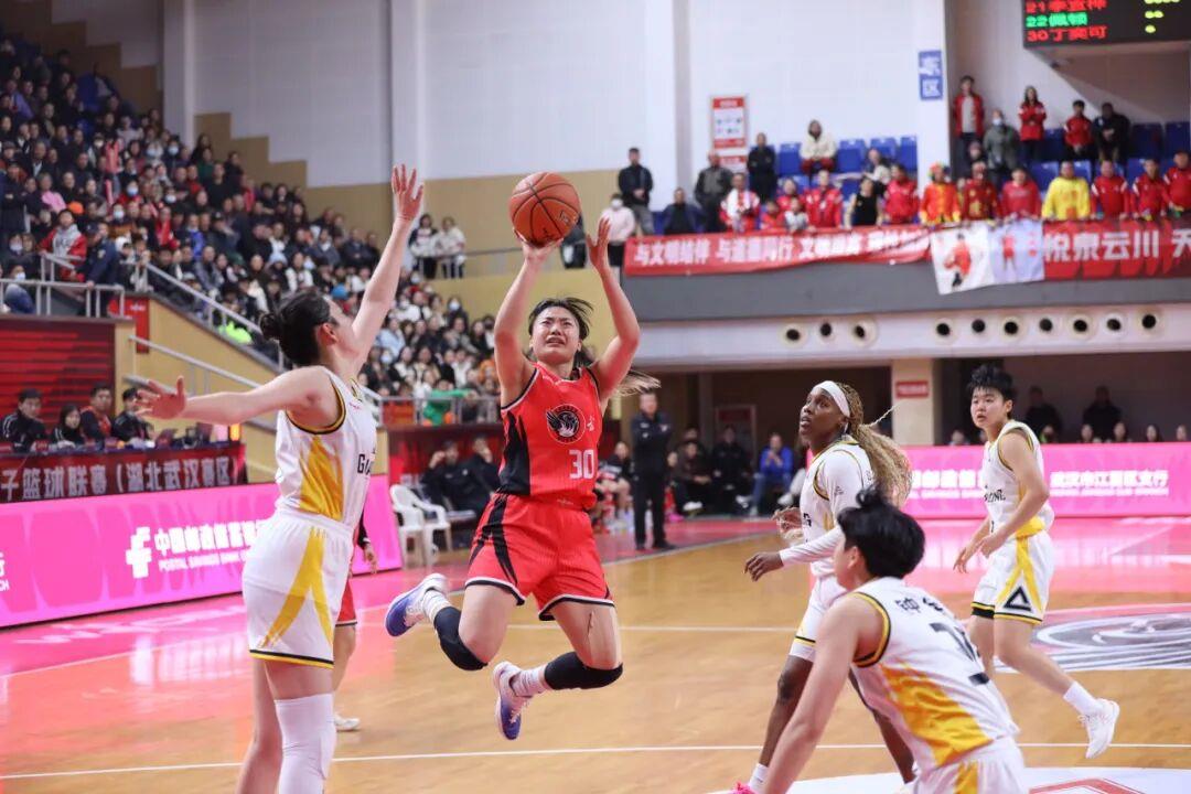 WCBA联赛首胜卫冕冠军，武汉盛帆黄鹤女篮稳居积分榜第八位