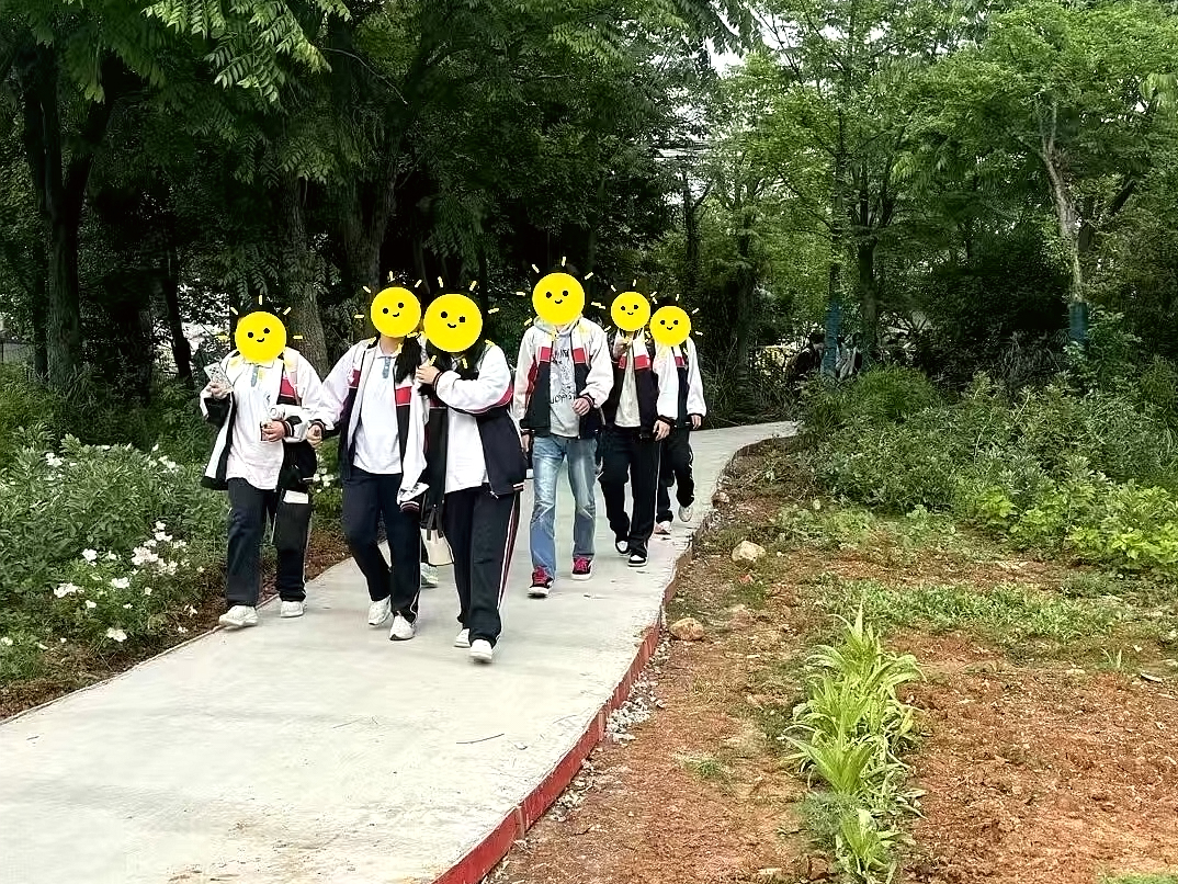 水泥路.jpg 水泥路.jpg