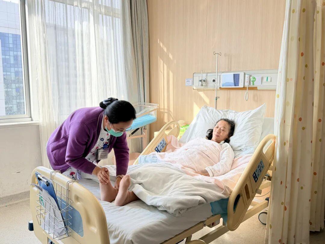 超高龄产妇产子刷新纪录，当地称仍可申领育儿补贴