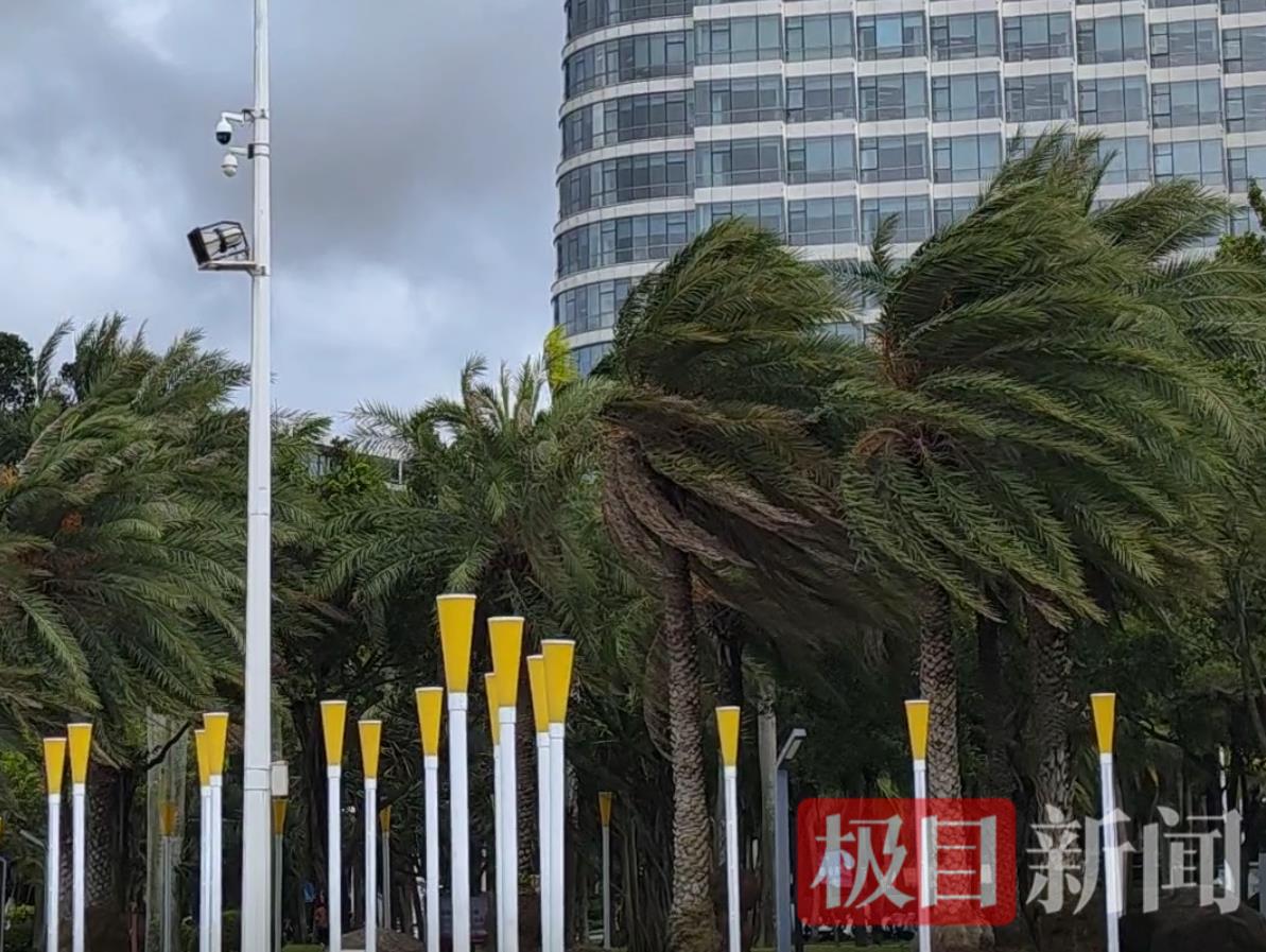第1号台风“蝴蝶”逐渐向北行驶，东部和西部的