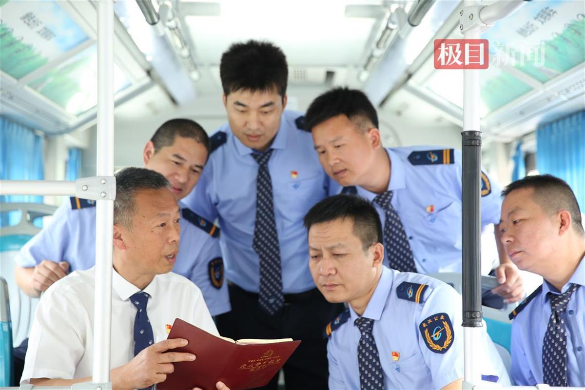 张兵：以“三零”为起点，用行动诠释公交精神的传承与创新 | 极目新闻