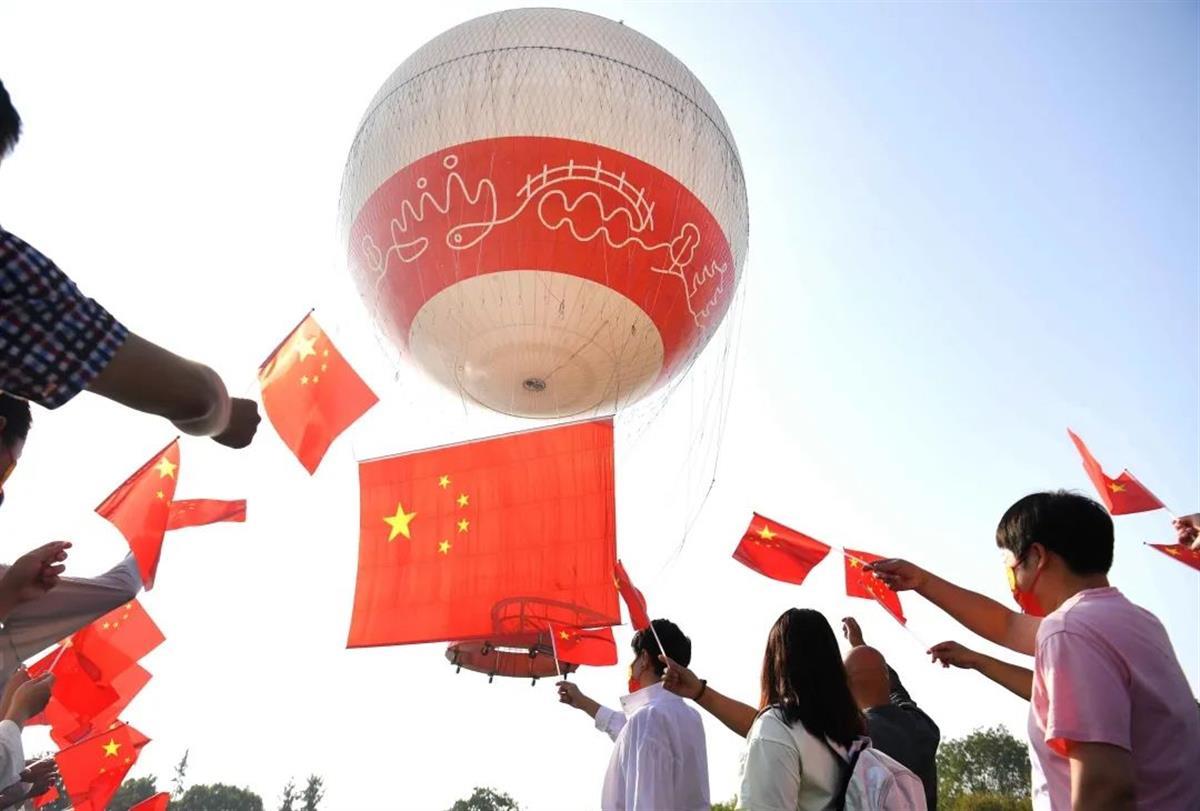 东湖氦气球升国旗迎国庆,又被央视聚焦了 