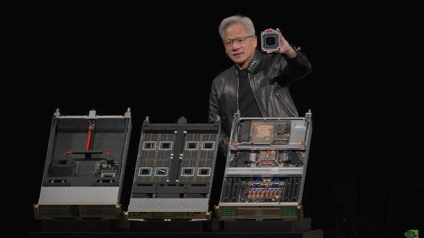 黄仁勋宣布进军“龙虾产业”，新推“太空计算”平台，明年底AI芯片将营收1万亿美元