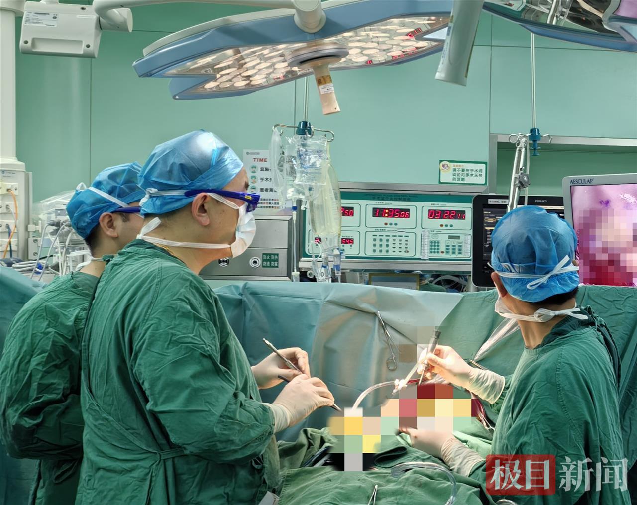 中国医学科学院阜外医院专家与武汉市中心医院心脏大血管外科专家同台为患者实施手术_副本.jpg