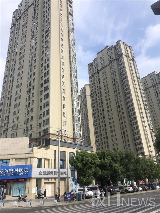 万锦城小区位于红安县倒水河东岸,河东大道与金沙大道交叉路口,二桥