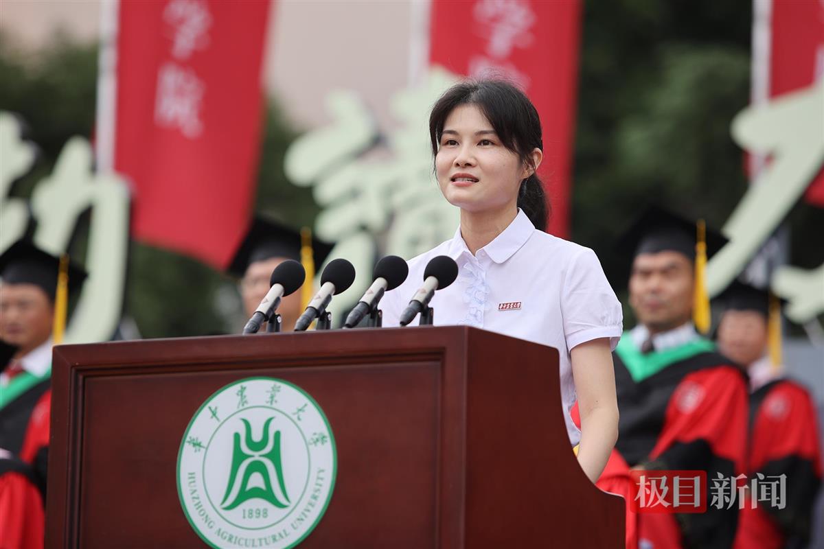 管理与服务人员代表、动物科学技术学院、动物医学院卢禧东老师发言（通讯员 侯国涛 摄）