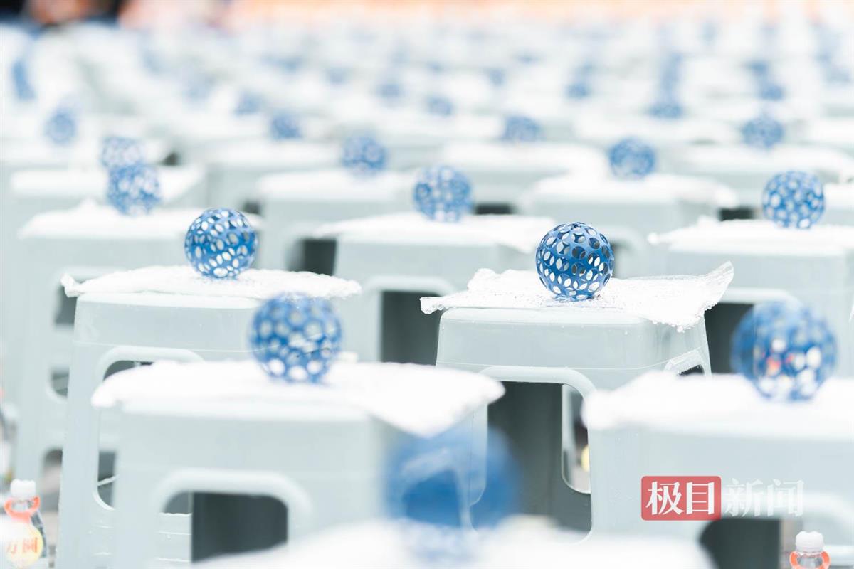 狮山龙珠经历风雨，静待毕业生(学通社记者 刘博文 摄)