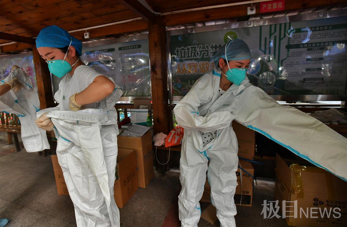 江城1500余名医务人员驰援经开区核酸检测酷暑高温下多名医护人员中暑