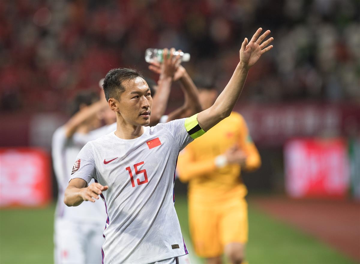 蒿俊闵继续担当国足三大队长之一 | 极目新闻