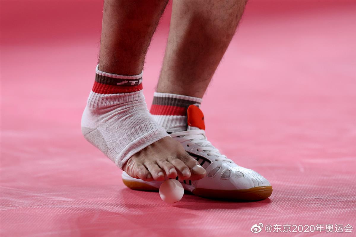 残奥会唯一用嘴打乒乓球的运动员易卜拉欣哈马托有一双隐形的翅膀