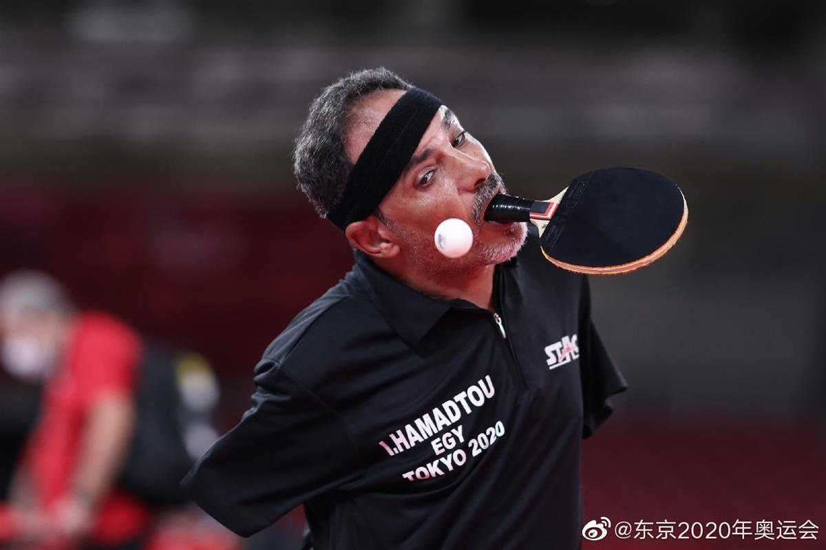 残奥会唯一用嘴打乒乓球的运动员易卜拉欣哈马托有一双隐形的翅膀