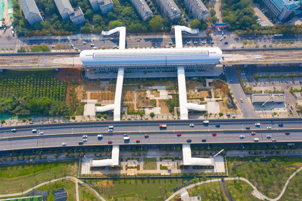 武汉地铁5号线1期预计年底开通,这座车站形似"太空飞船"