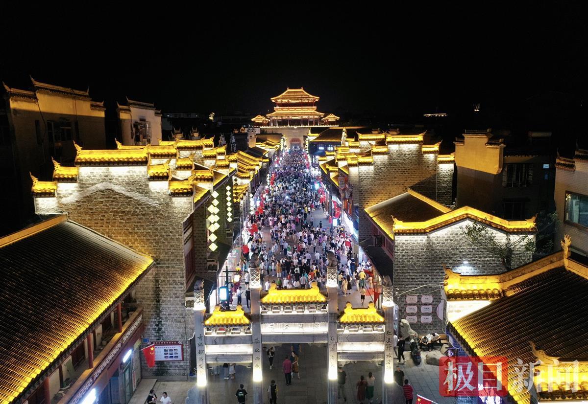 跟着味蕾游荆楚|860米襄阳北街汇聚上百家小吃店,全国最长仿古步行街