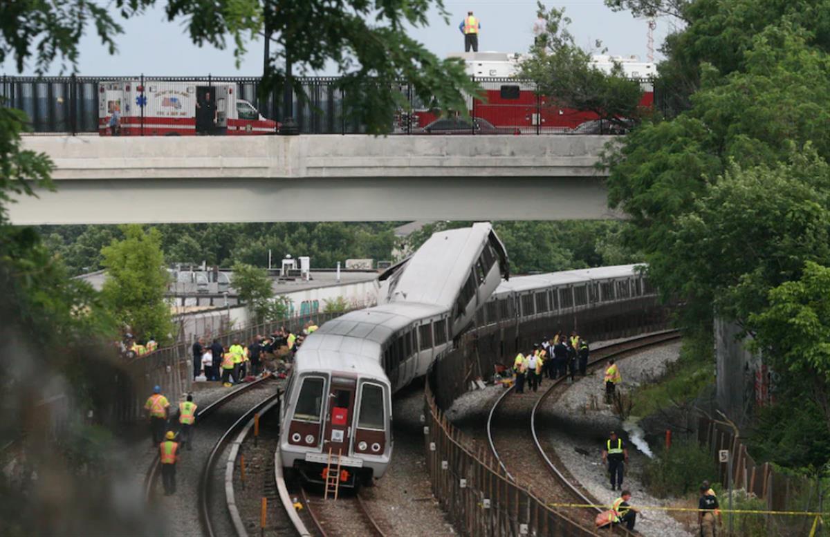 美国列车被曝设计缺陷华盛顿地铁一天脱轨3次700多节车厢停运引发交通