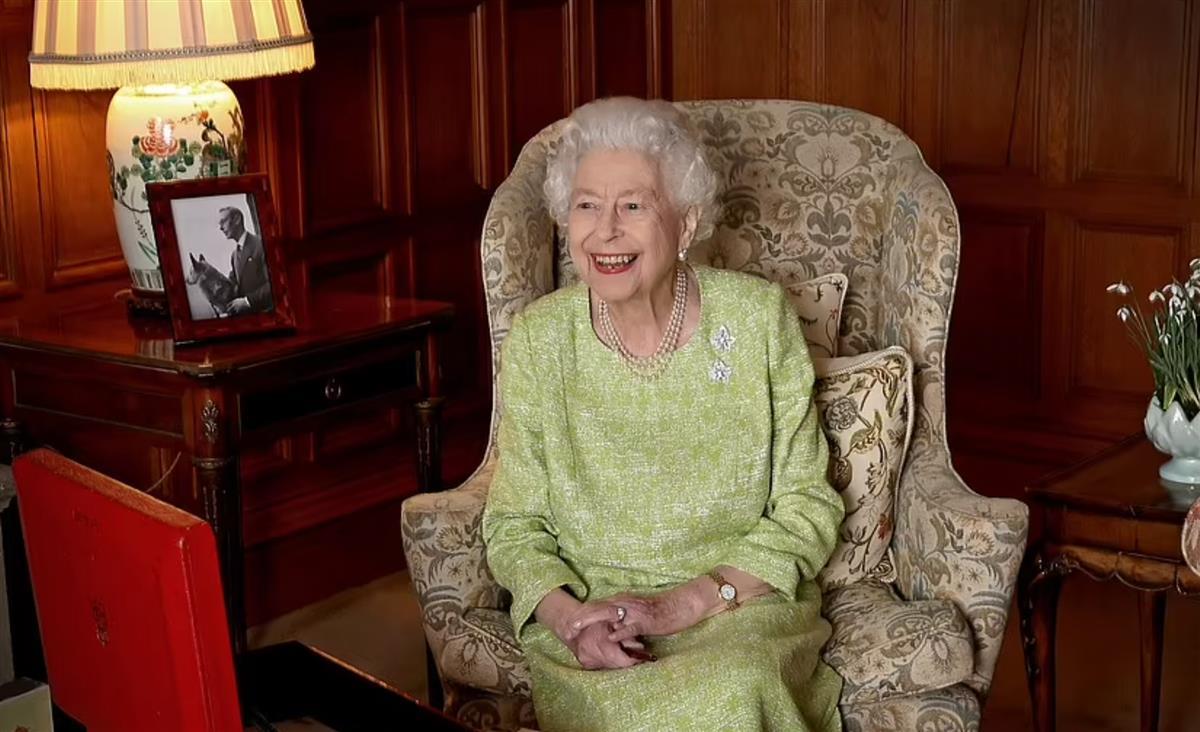 休息4个月后95岁英国女王重返职场