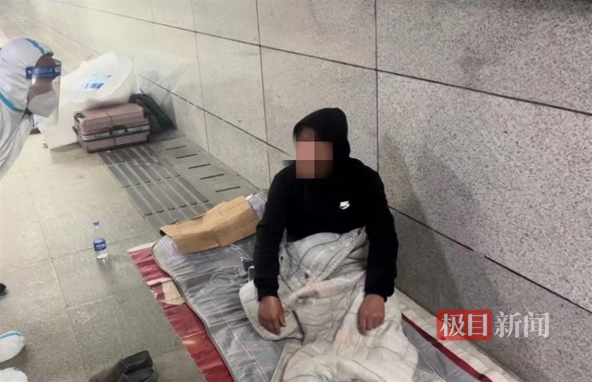 棉鞋棉被暖心扉,民政部门寒冬为流动乞讨人员送温暖 | 极目新闻