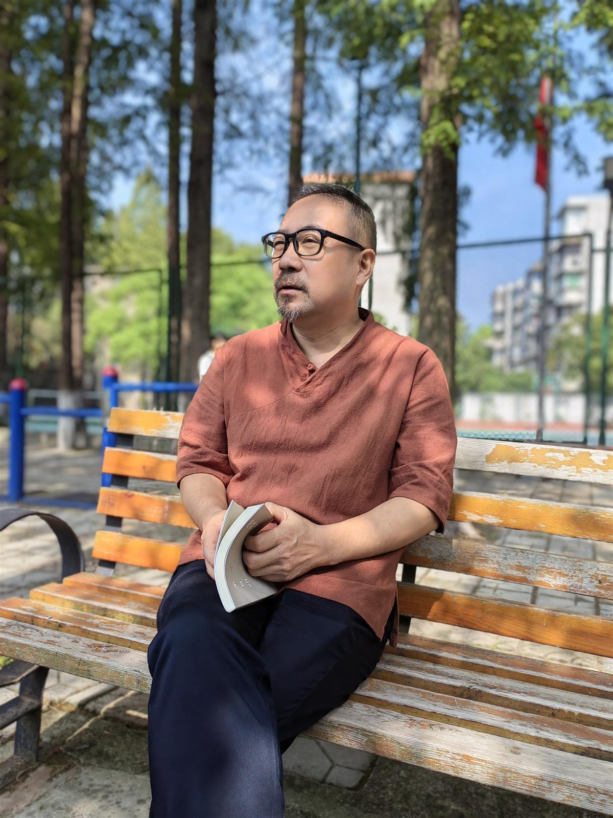 张执浩上新书《不如读诗》:汉语萌发期的"无名氏"比chatgpt更会写诗