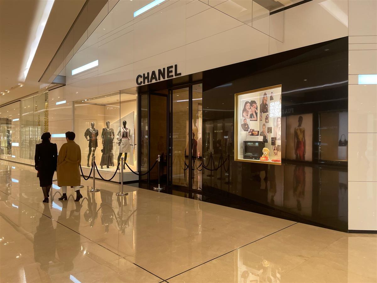 她于2月23日到四川成都旅游时,在春熙路ifs国际金融中心香奈儿专柜