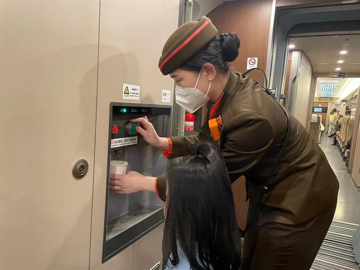 武汉客运段护航五一小长假,发布旅客乘车提示 | 极目新闻