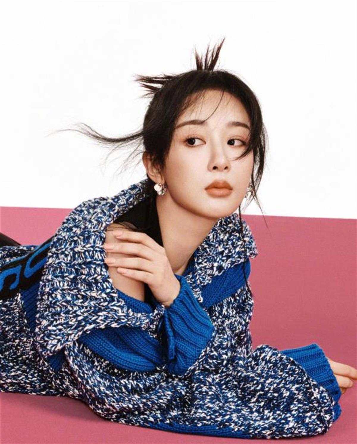 杨紫(图源:杨紫微博)相关文书显示,2016年,杨紫曾签约代言puella品牌