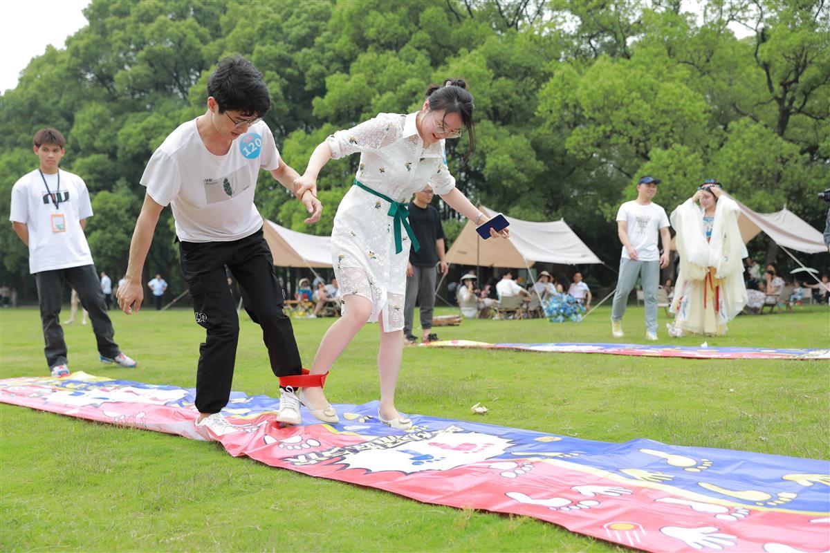 俊男靓女相约东湖落雁景区,音乐派对相亲会浪漫启幕