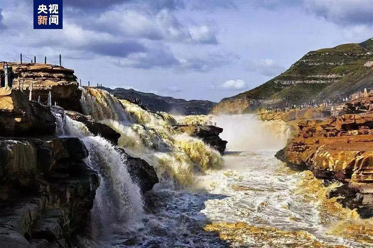 a壶口瀑布被指"砌墙挡景",.jpeg