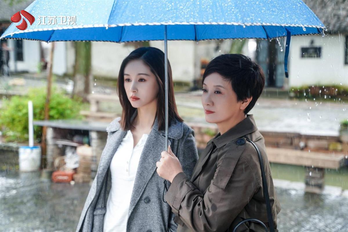 66岁邓婕重回荧屏:皱纹不要长进心里,我也在"归零重启" | 极目新闻