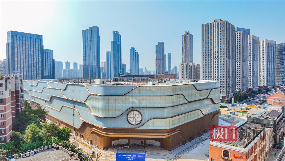立面完工,"全球店王"武汉skp露出真容 | 极目新闻