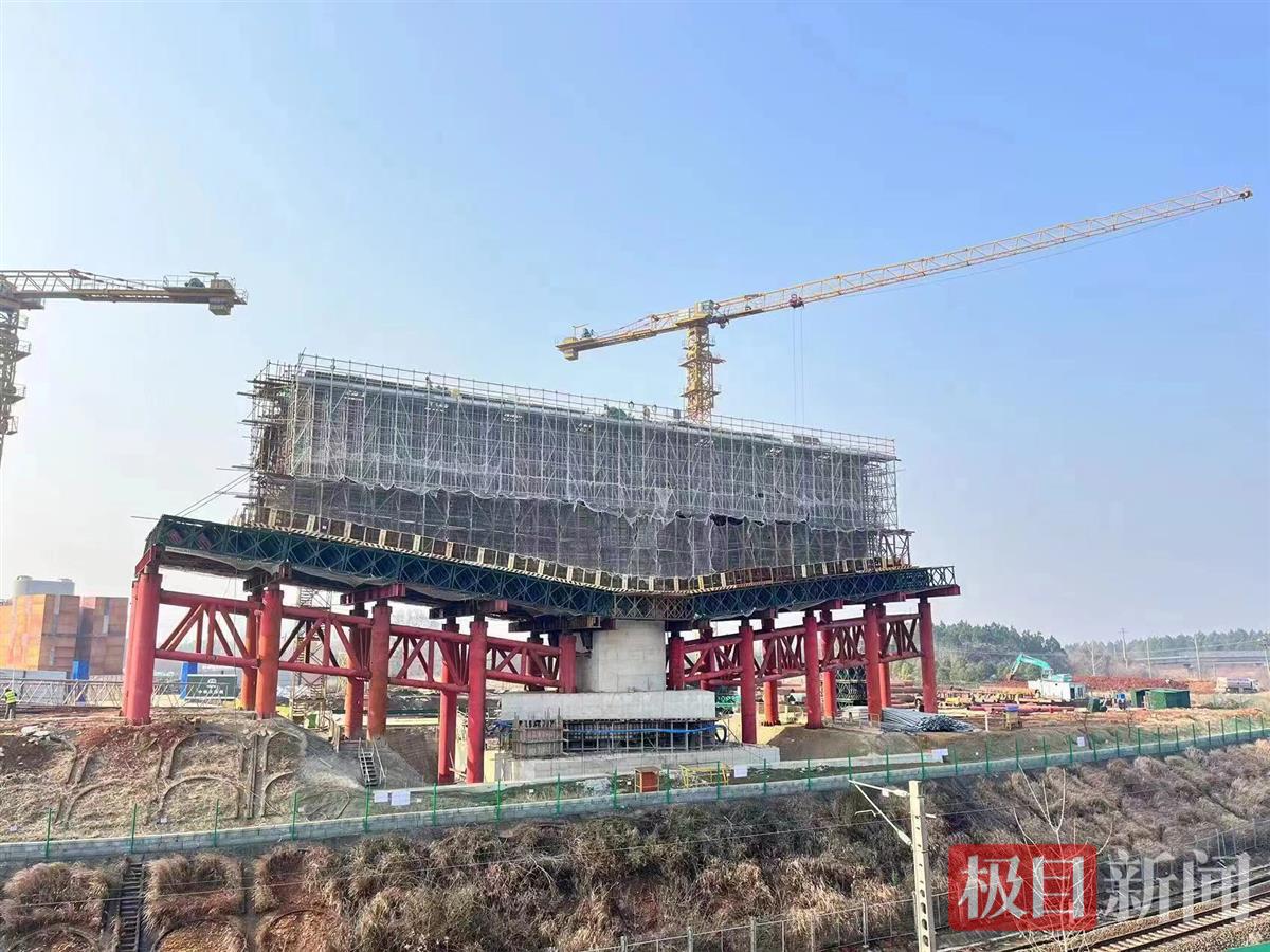 前川线二期转体桥施工现场.jpg