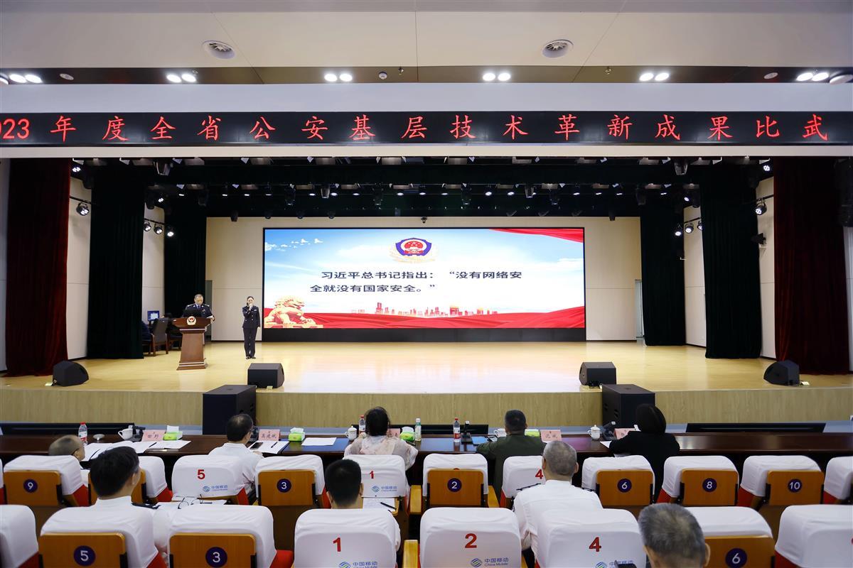 图5:付真瑞在全省科技创新比武。受访者 提供.jpg 图5:付真瑞在全省科技创新比武。受访者 提供.jpg