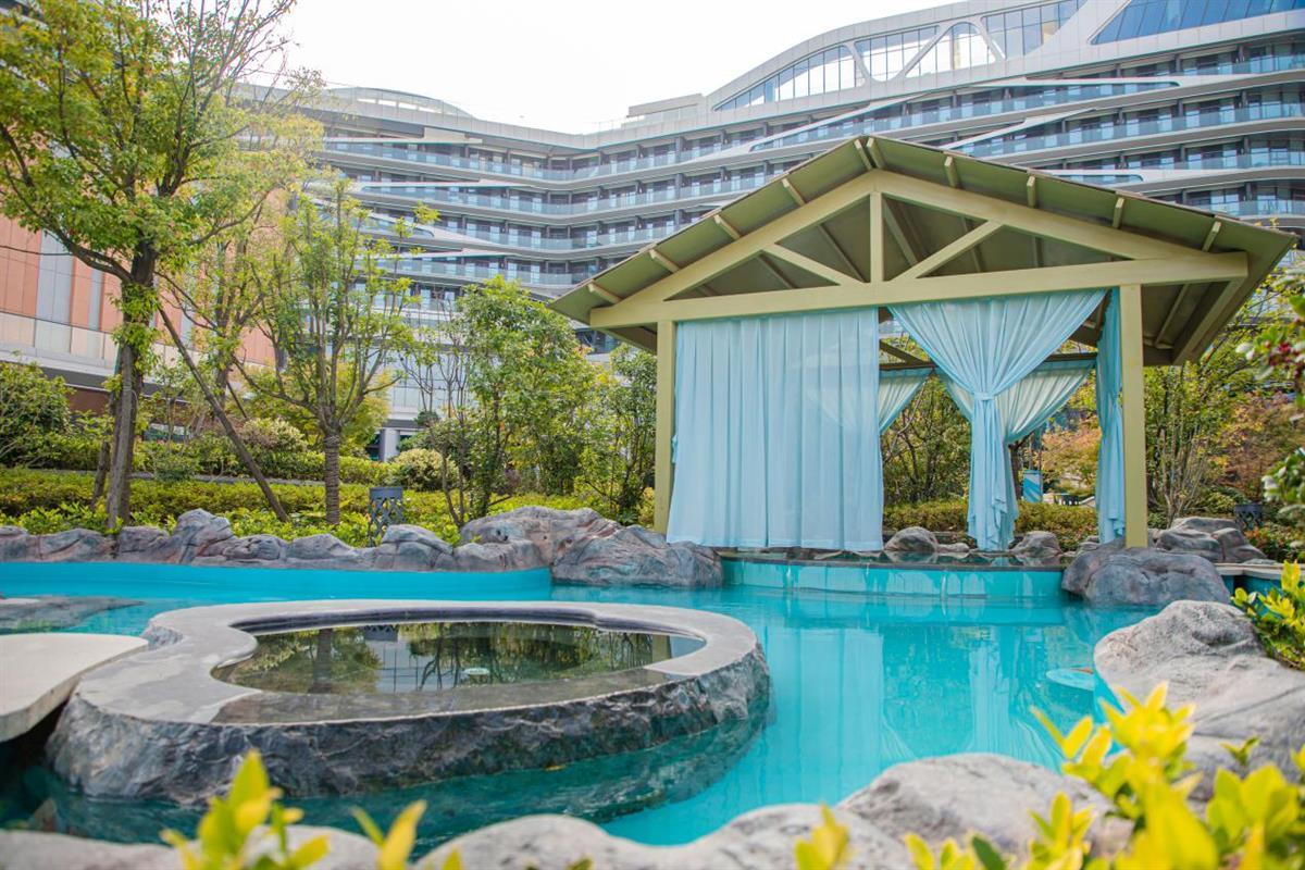 风格满足不同入住需求,为广大游客带来"吃住行游购娱"一站式度假体验
