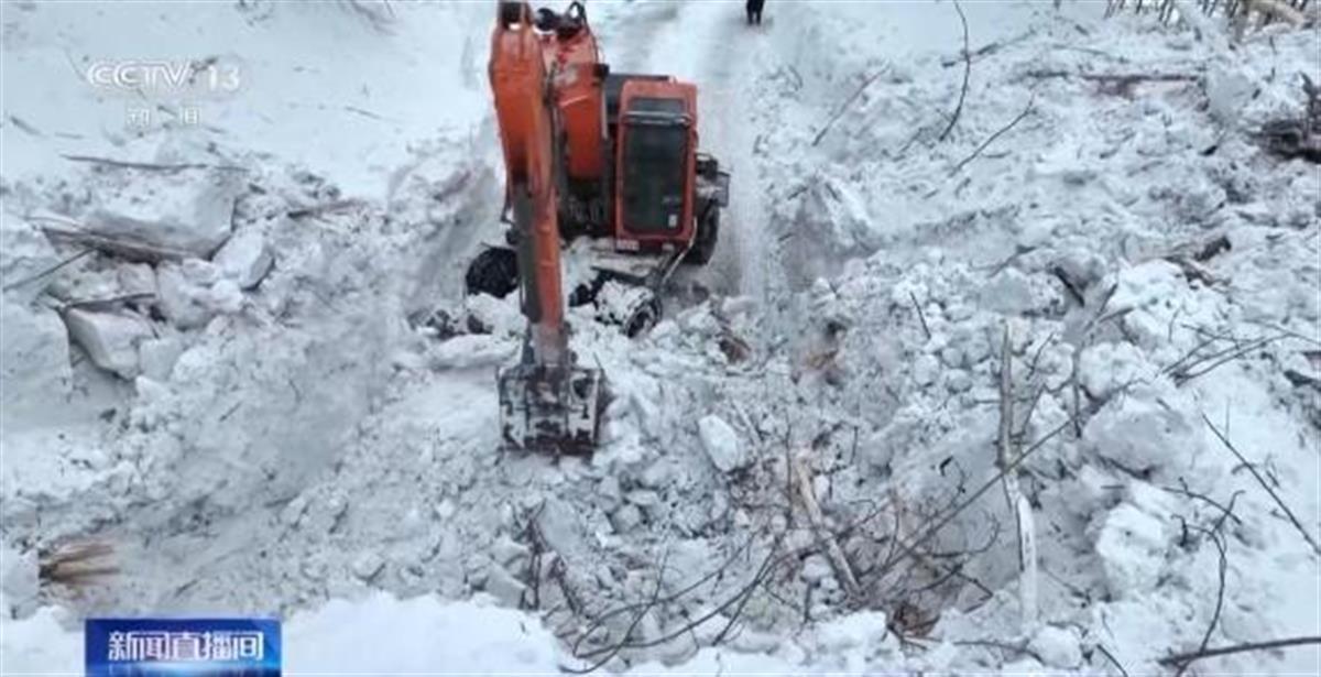 积雪清理难度大 喀纳斯景区通往禾木村道路的抢通还将持续一段时间 积雪清理难度大 喀纳斯景区通往禾木村道路的抢通还将持续一段时间