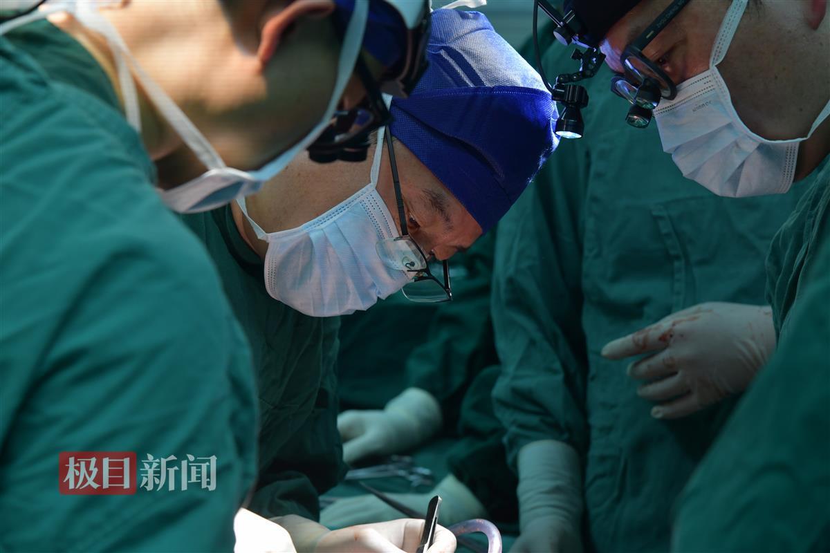 手术中4.JPG
