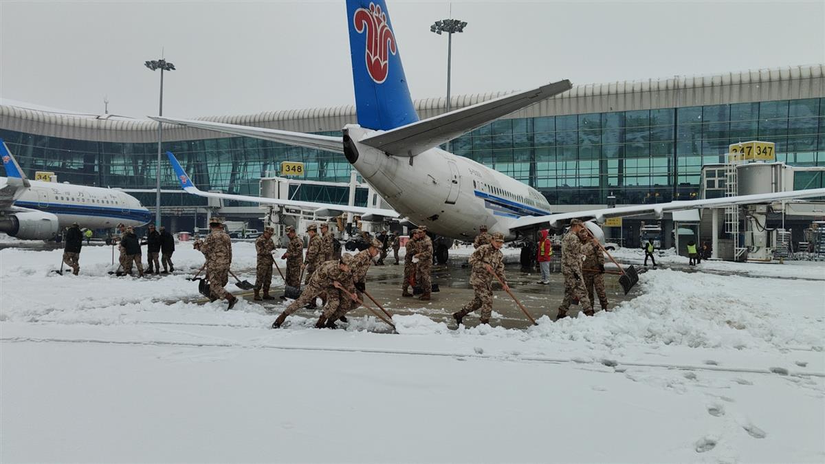 抗击雪灾图片