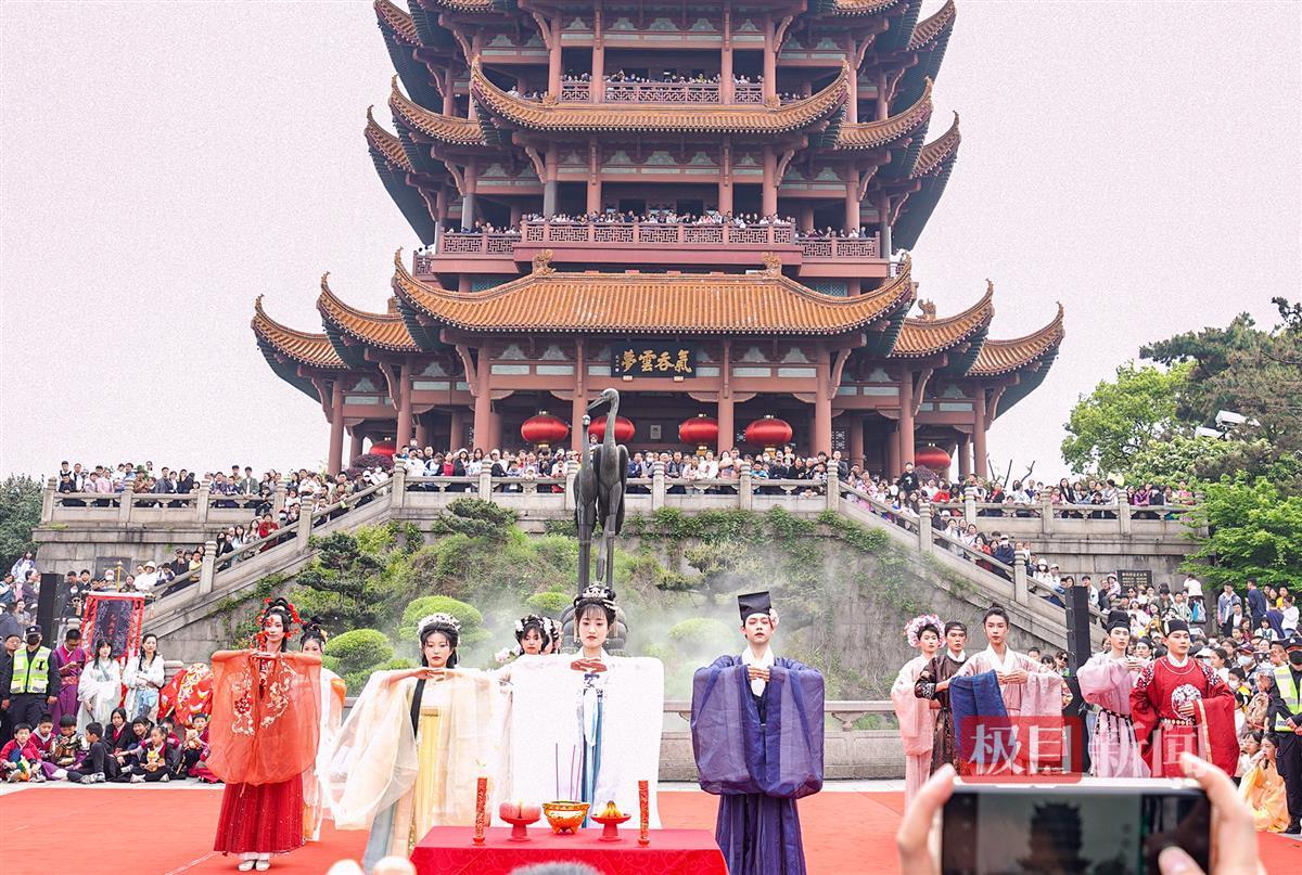 黄鹤楼花朝节：祭祀花神.jpg